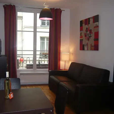 Parisian - Le Marais Studio Apartment *