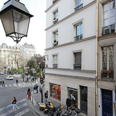 Parisian - Le Marais Studio Apartment *